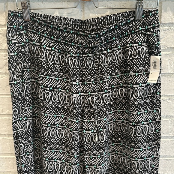 New Old Navy Pants Medium - Picture 6 of 15
